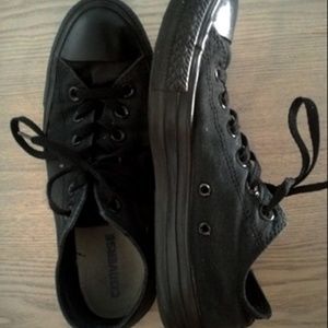 Sz 9, Women All Black Converse